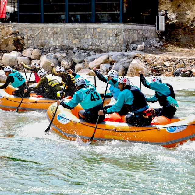 Munzur Nehri'nde 'rafting' heyecanı; 300 sporcu kıyasıya yarıştı