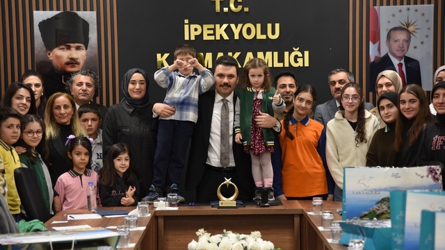 Van'da kitap okuma yarışmasında dereceye girenler ödüllendirildi