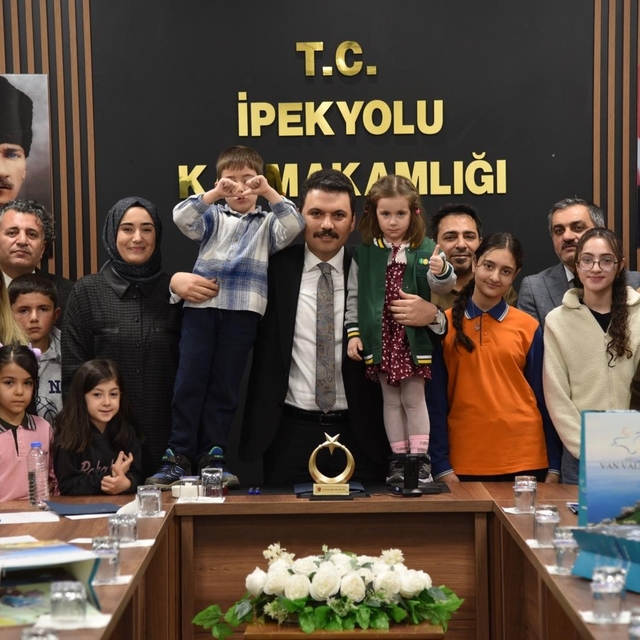 Van'da kitap okuma yarışmasında dereceye girenler ödüllendirildi