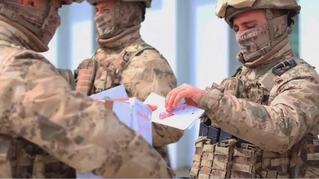 Öğrencilerin mektupları Mehmetçiğe ulaştı