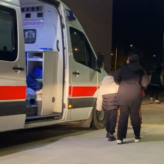 Bursa'da tavuk döner yiyen 25 kişi zehirlendi