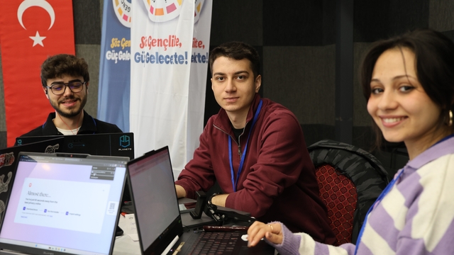 5 ilden 70 genç Elazığ'da Türkiye'nin uzay misyonu için ter dökecek