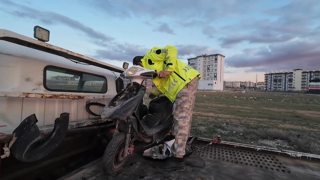 Karaman'da elektrikli bisiklet sürücüsü yaptığı kazada yaralandı
Alkollü olduğu belirlenen sürücüye 73 bin lira para cezası yazıldı
