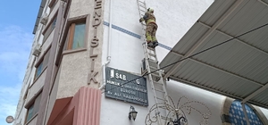 İskenderun’da ipe dolanan kuş kurtarıldı