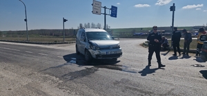 Çorum'da hafif ticari araç ile otomobil çarpıştı: 1 yaralı