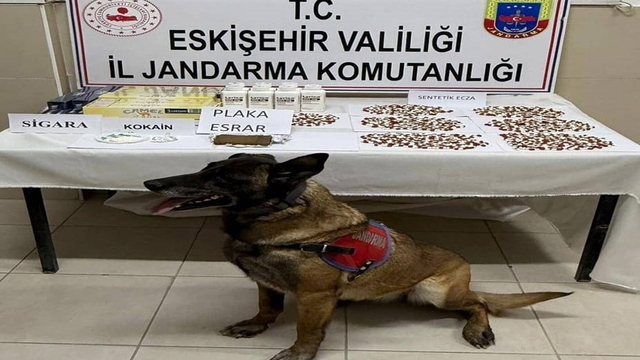 Belçika'dan gelen uyuşturucuyu Afyonkarahisar'a götüren zehir tacirleri Eskişehir'de yakalandı