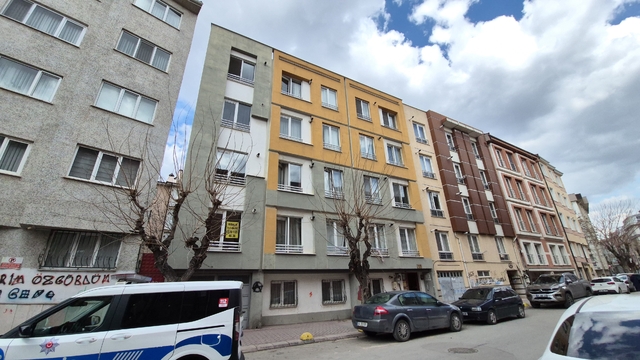 Eskişehir'de 4'üncü kattan düşen öğrenci ağır yaralandı
Tedavi altına alınan genç kızın nasıl düştüğü araştırılıyor