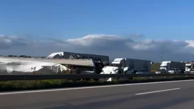 Gaziantep'te TIR, otomobile çarptı: 2 yaralı