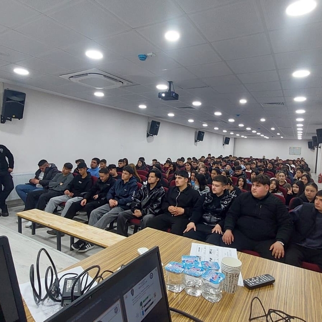 Öğrencilere polislik tanıtıldı, güvenlik konuları anlatıldı