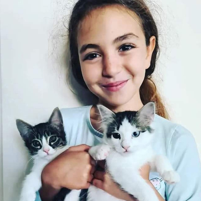 Köpekten kaçarken kamyonun çarpmasıyla hayatını kaybeden Mahra mezarı başın...