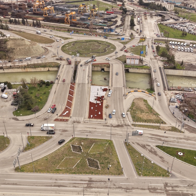 Karabük Belediyesi kavşaklara estetik kazandırmaya devam ediyor