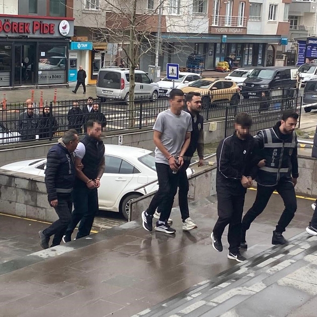 Banka hesabını kiraladığı kişilere ulaşamayınca arkadaşlarını kaçırıp darbe...