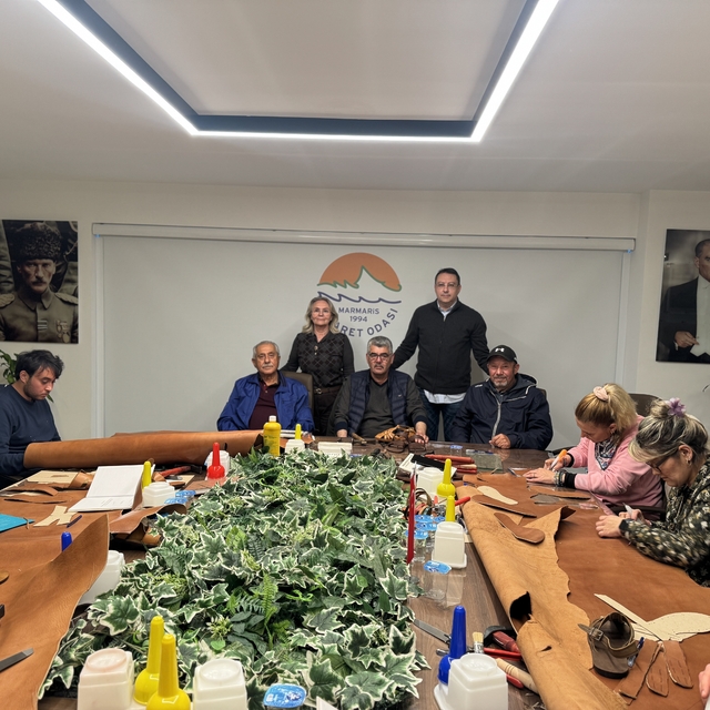 Marmaris'in köklü zanaatı yeniden hayat buluyor
Sandalet ustalığı eğitimi b...