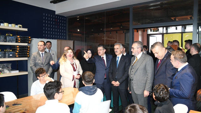 Bakan Uraloğlu: Kalkınma Yolu bittiği zaman, ülkemize 10 yıllık periyotta 55 milyar dolarlık katkısı olacak (2)