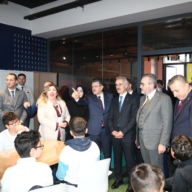 Bakan Uraloğlu: Kalkınma Yolu bittiği zaman, ülkemize 10 yıllık periyotta 5...