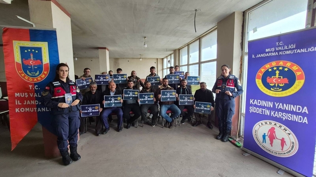 Malazgirt'te kadına yönelik şiddetle mücadelede erkeklere verilen eğitimler sürüyor