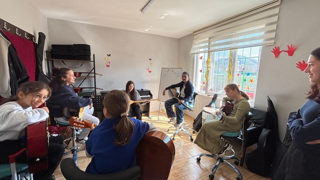 Salıpazarı Gençlik Merkezinde gençler müzikle buluşturuluyor