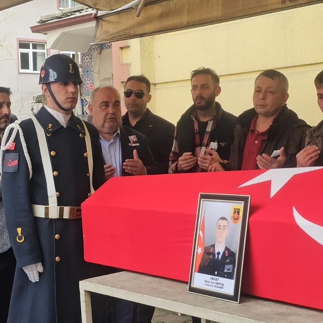 Bayram dönüşü motosikleti ile kaza yapan Uzman Çavuş dualarla son yolculuğu...