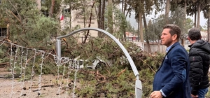 Fırtına Tavas’ta hayatı felç etti