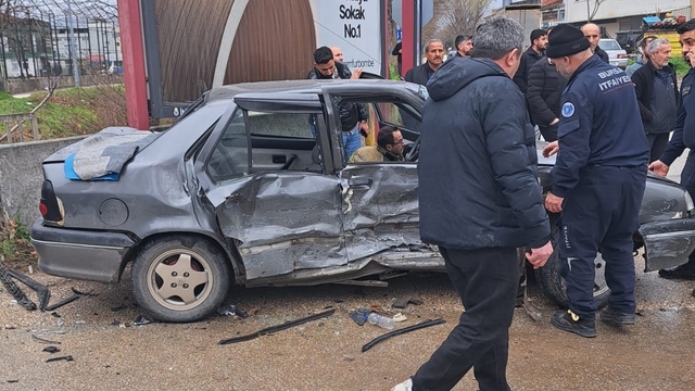 2 aracın karıştığı kazada 4'ü çocuk 9 kişi yaralandı