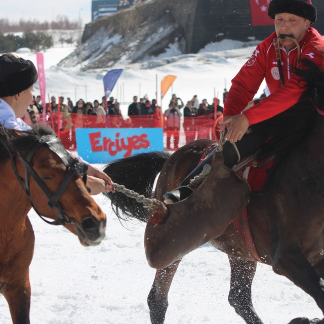 Kökbörü Oyunları Erciyes 2026 nefes kesti
Türkiye'de ilk kez Kökbörü Oyunla...