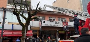 Fırın bacası tutuştu; 3 kişi dumandan etkilendi