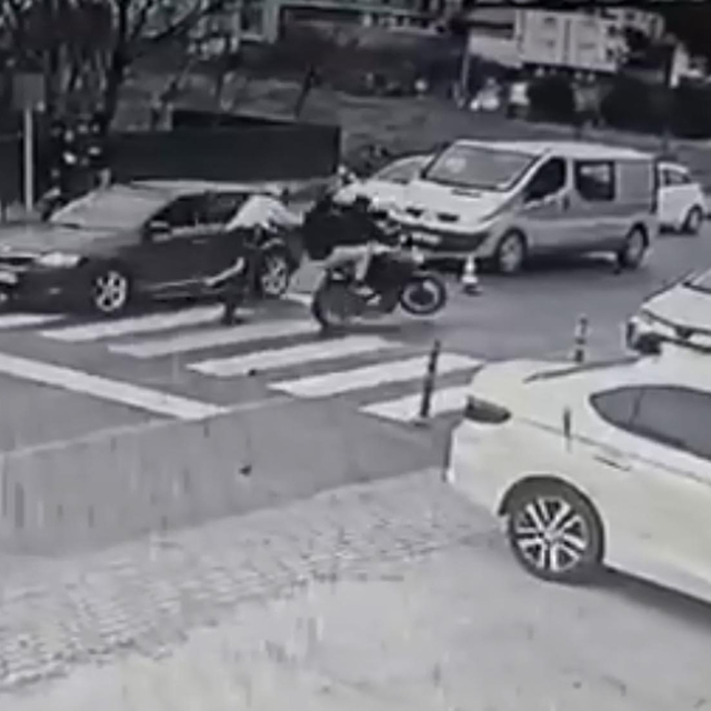 Polise çarpan motosiklet sürücüsü 'Sıfır Gecikmeli Yargı Modeli' ile 4 günd...