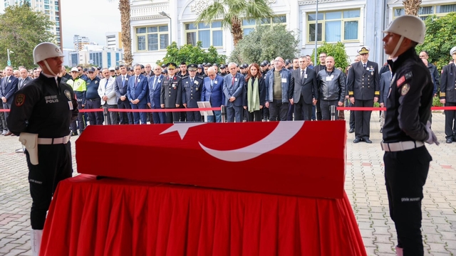 Mersin'de geçirdiği kazada şehit olan polis memuru için tören düzenlendi