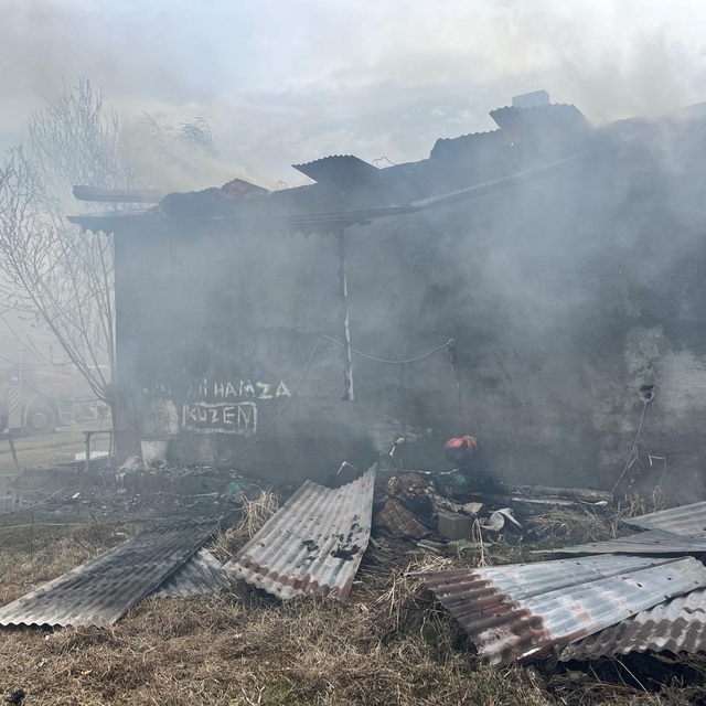 Iğdır'da çıkan yangında ev küle döndü
