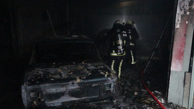 Antalya'da araç boyama atölyesindeki yangın, bitişikteki iş yerine sıçradı