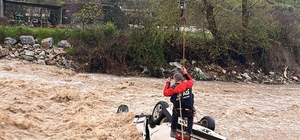 Milas’ta akarsuya düşen araçta bir kişi öldü