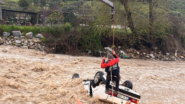 Milas'ta akarsuya düşen araçta bir kişi öldü