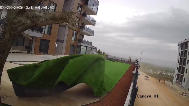 Denizli'deki fırtınadan Necati ve Saykolar grubunun bas gitaristi de etkilendi