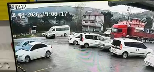 Servis minibüsü ile otomobil çarpıştı: 7 yaralı