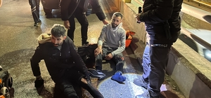 Motosiklet, otomobile arkadan çarptı: 2 yaralı