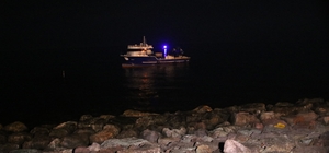 Rize’de kafes balıkçılığında kullanılan balıkçı motoru karaya oturdu