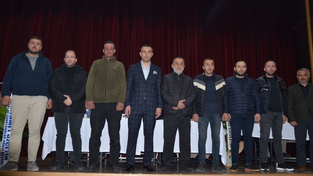 Kırkağaç Şoförler Odası'nda yeni başkan Talha Küçük
Başkan Küçük, büyük heyecana sahne olan seçimi 1 oy farkla kazandı