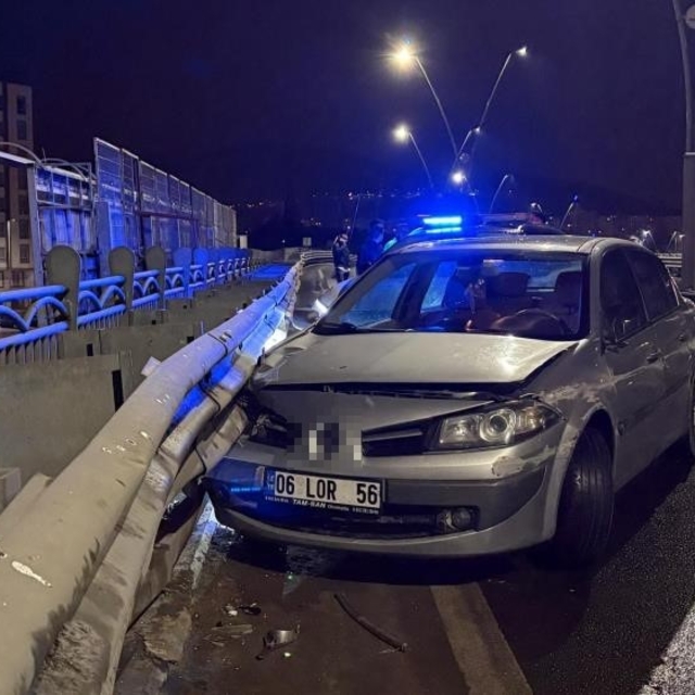 Alkollü sürücü bariyerlere girdi: 25 bin TL ceza yazıldı