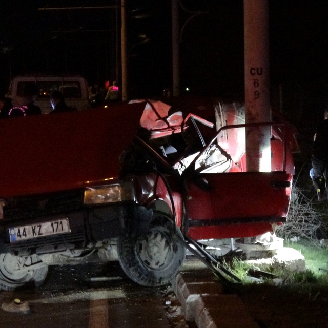 Malatya'da üç aracın karıştığı kazada 2 kişi yaralandı
