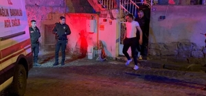 Kayseri’de bacağından yaralanan şahıs, ekiplerin ikazına rağmen tütün yaktı