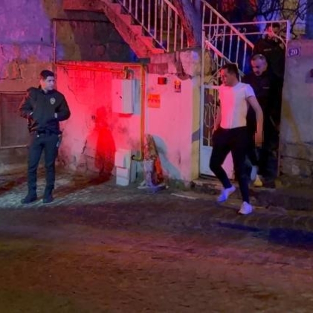 Kayseri'de bacağından yaralanan şahıs, ekiplerin ikazına rağmen tütün yaktı