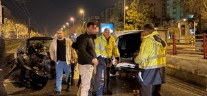 Kaza yapan ehliyetsiz ve alkollü sürücüyü, polis tedaviye ikna etti Kayseri’de çalışma yapan ekibe arkadan çarpan araç sürücüsü yaralandı