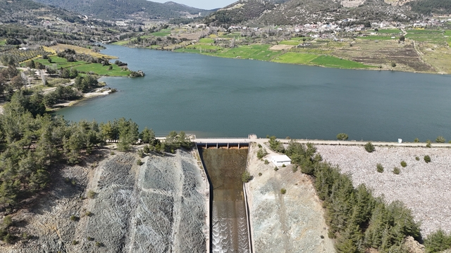 Son 65 yılın en kurak yılında tamamen kuruyan Yayladağı Barajı'nda su seviyesi 3 ayda yüzde 100'e ulaştı
