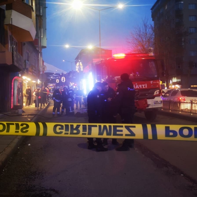 Erzurum'da halı mağazasında yangın: Polis bir kişiyi gözaltına aldı