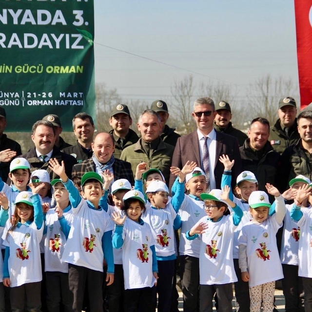 Düzce'de yüzlerce fidan toprakla buluştu