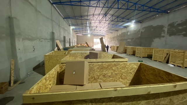 Makaronları sandık içine gizleyip montajladılar