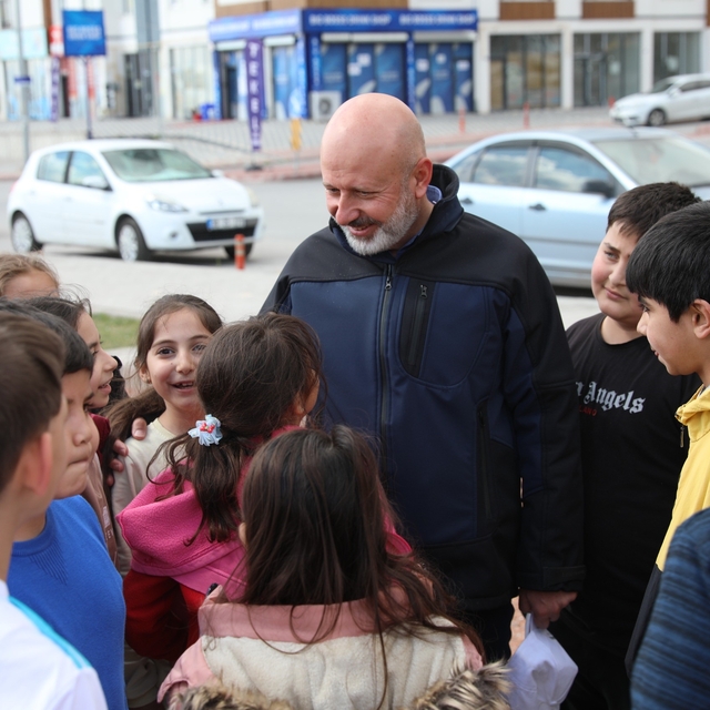 Başkan Çolakbayrakdar: "Evlatlarımız için her parka toprak alan yapıyoruz"