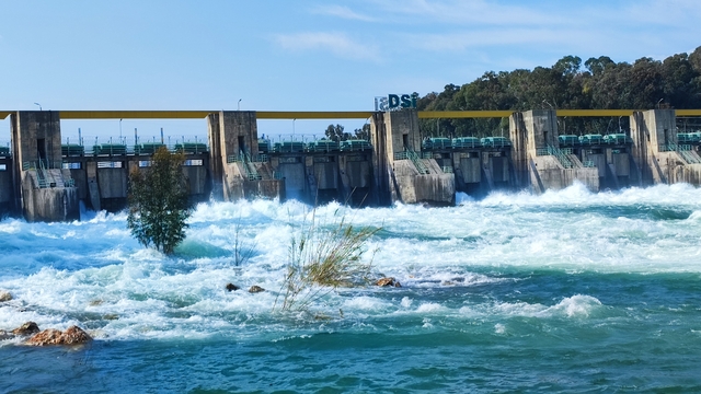Seyhan Barajı'nda kapaklar açıldı: Çağlayan sular Seyhan Nehri ile buluştu