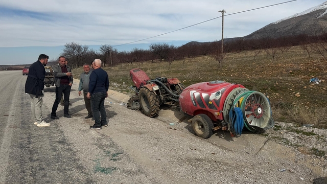 Malatya'da traktör devrildi: 2 yaralı