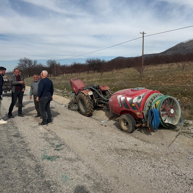 Malatya'da traktör devrildi: 2 yaralı